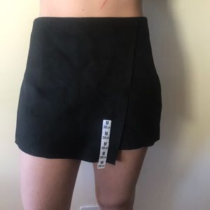 Black skort